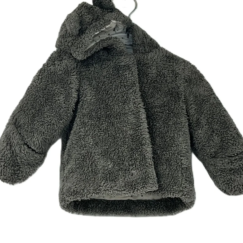 3 Pommes Baby Gray Faux Fur Coat size 6 months cozy warm classic fall winter yum
